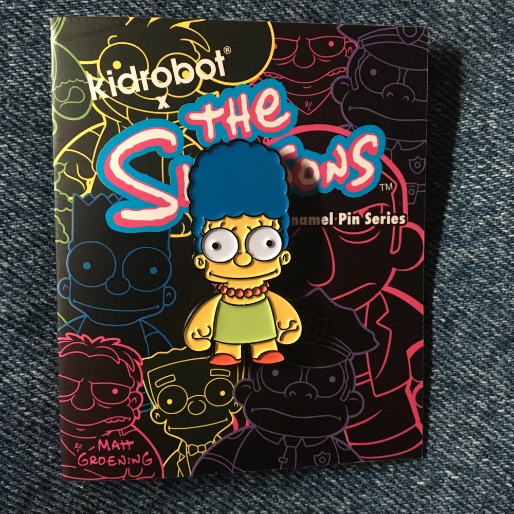 Kidrobot x Simpsons Marge enamel pin